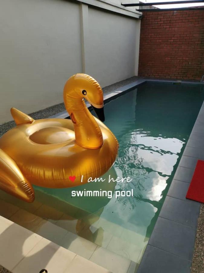 شقة Swimming Pool Party House باتو باهات المظهر الخارجي الصورة